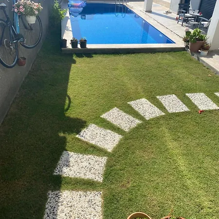 Denizmanzarali Havuzlu Bahce Kati Cesme