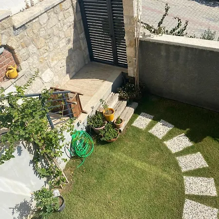 Denizmanzarali Havuzlu Bahce Kati Cesme