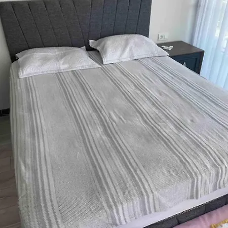 Denizmanzarali Havuzlu Bahce Kati Apartament *